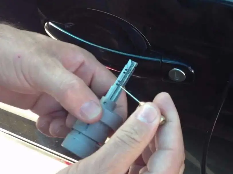 Plantão 24 Horas Chaveiro Profissional (21)96888-0806 Atendimento Imediato! Especialista em Emergências de Carro.